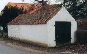 Omø Sprøjtehuset 1.4.2001 - 300 pix
