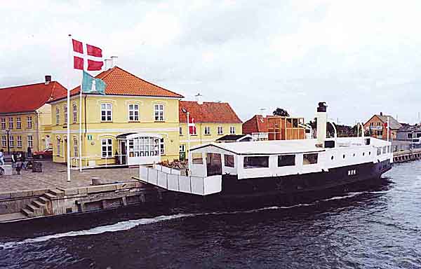 Færgen Møn cafe Stege 2003